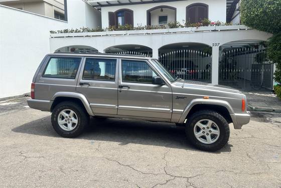 JEEP CHEROKEE 4.0 SPORT 4X4 6I 12V GASOLINA 4P AUTOMÁTICO
